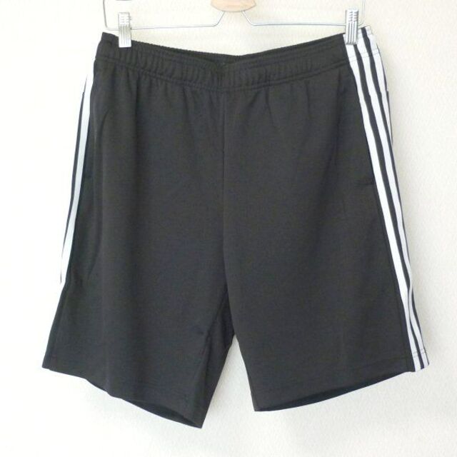 adidas(アディダス)の大きいサイズ◆新品未使用◆(2XL)(XO)アディダス 黒3st ハーフパンツ メンズのパンツ(ショートパンツ)の商品写真