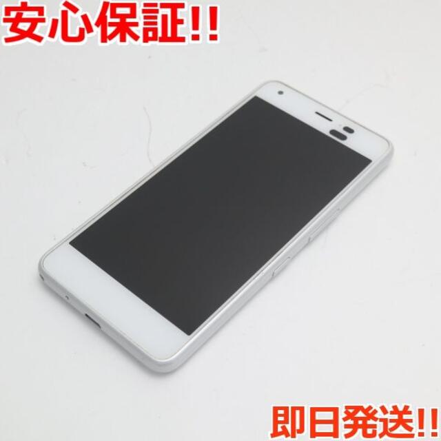 Android One(アンドロイドワン)の超美品 Y!mobile Android One S4 ホワイト スマホ/家電/カメラのスマートフォン/携帯電話(スマートフォン本体)の商品写真