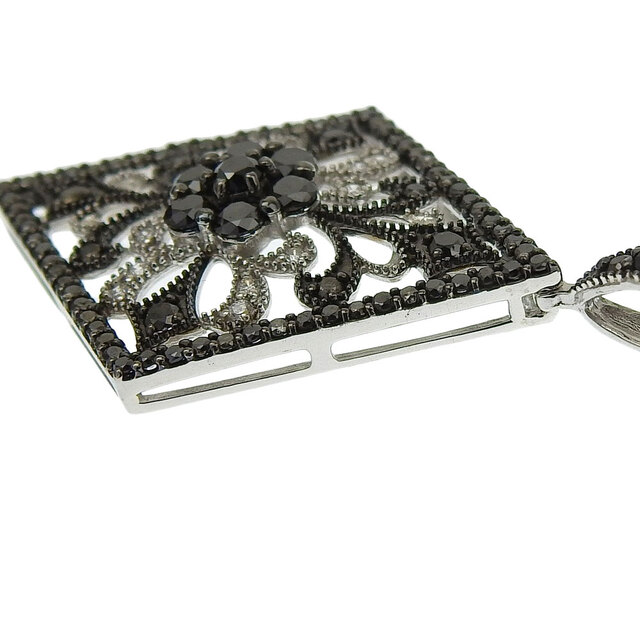 美品 K18WG×黒メッキ加工 ダイヤ計0.21ct ネックレス