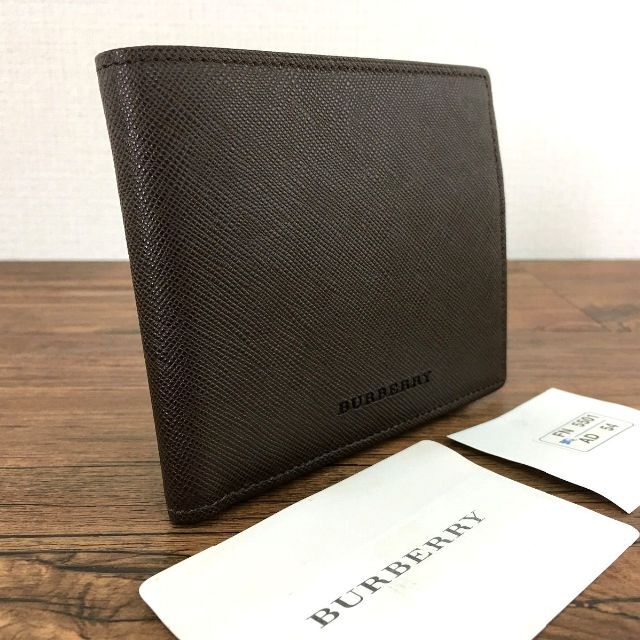 BURBERRY   未使用品 BURBERRY 二つ折り財布 こげ茶 レザー の通販