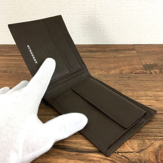 BURBERRY(バーバリー)の未使用品 BURBERRY 二つ折り財布 こげ茶 レザー 244 メンズのファッション小物(折り財布)の商品写真