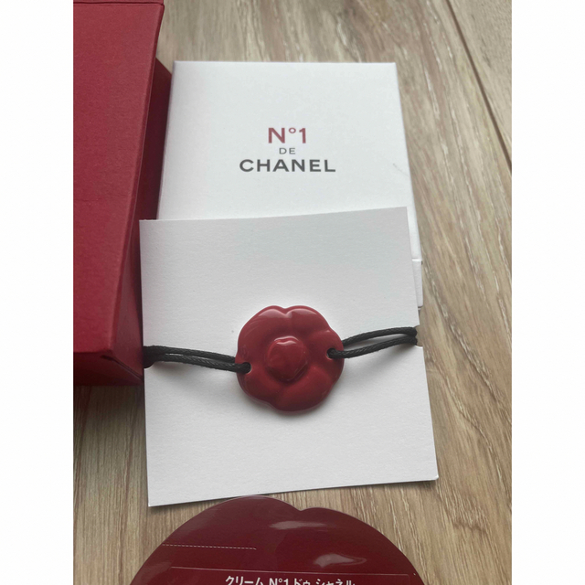 CHANEL(シャネル)のN°1 ドゥ シャネル　カメリア　ブレスレット　ボディミスト　クリーム コスメ/美容のキット/セット(サンプル/トライアルキット)の商品写真