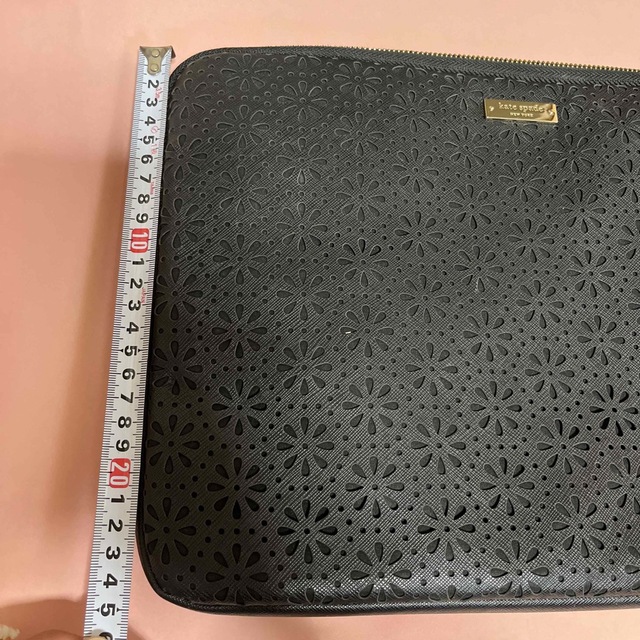 kate spade new york(ケイトスペードニューヨーク)のケイトスペイド  パソコンケース スマホ/家電/カメラのPC/タブレット(ノートPC)の商品写真