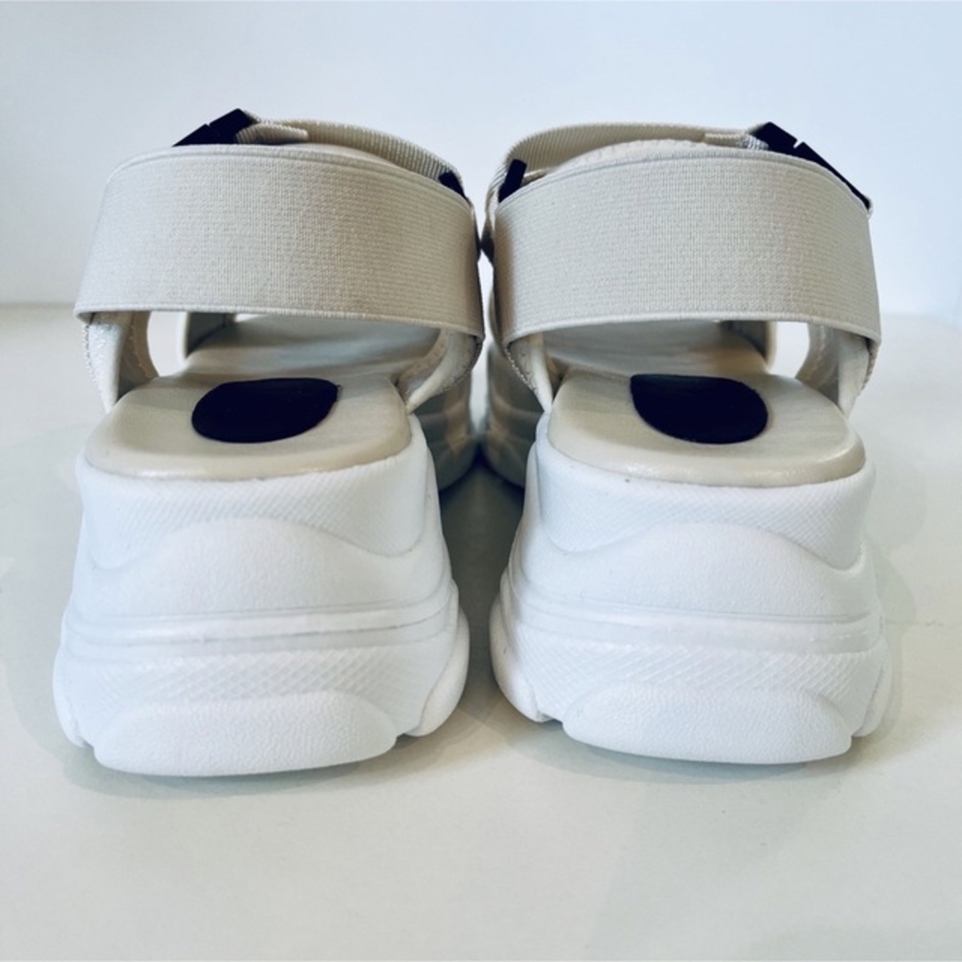 【SALE】厚底スポーツサンダル　23.5cm M アイボリー レディースの靴/シューズ(サンダル)の商品写真