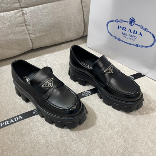 レディース 美品PRADAローファー マーガレット ブラック