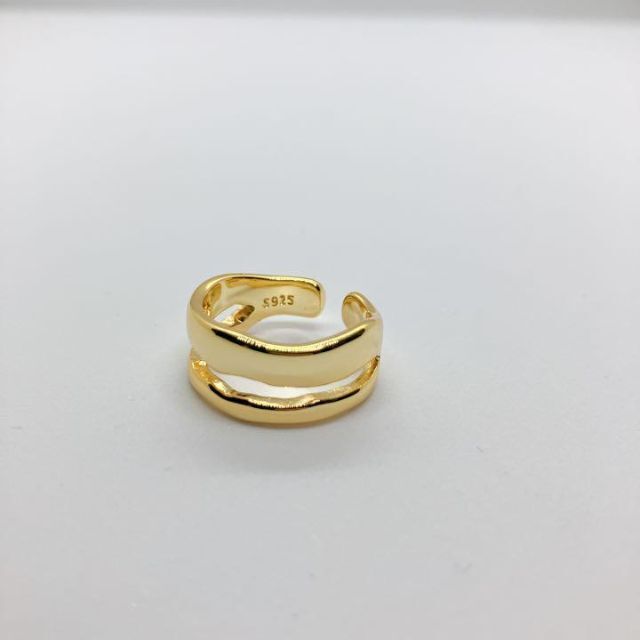 【新品】ゴールド　ダブルウェーブリング　未使用　レディース レディースのアクセサリー(リング(指輪))の商品写真