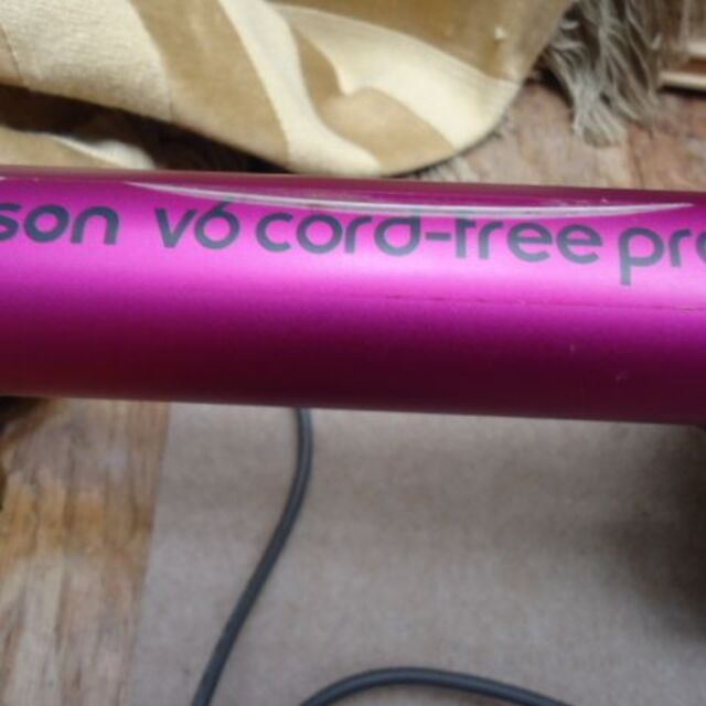 ダイソンコードレス掃除機　DYSON V6 cord- free pro 吸引良 1