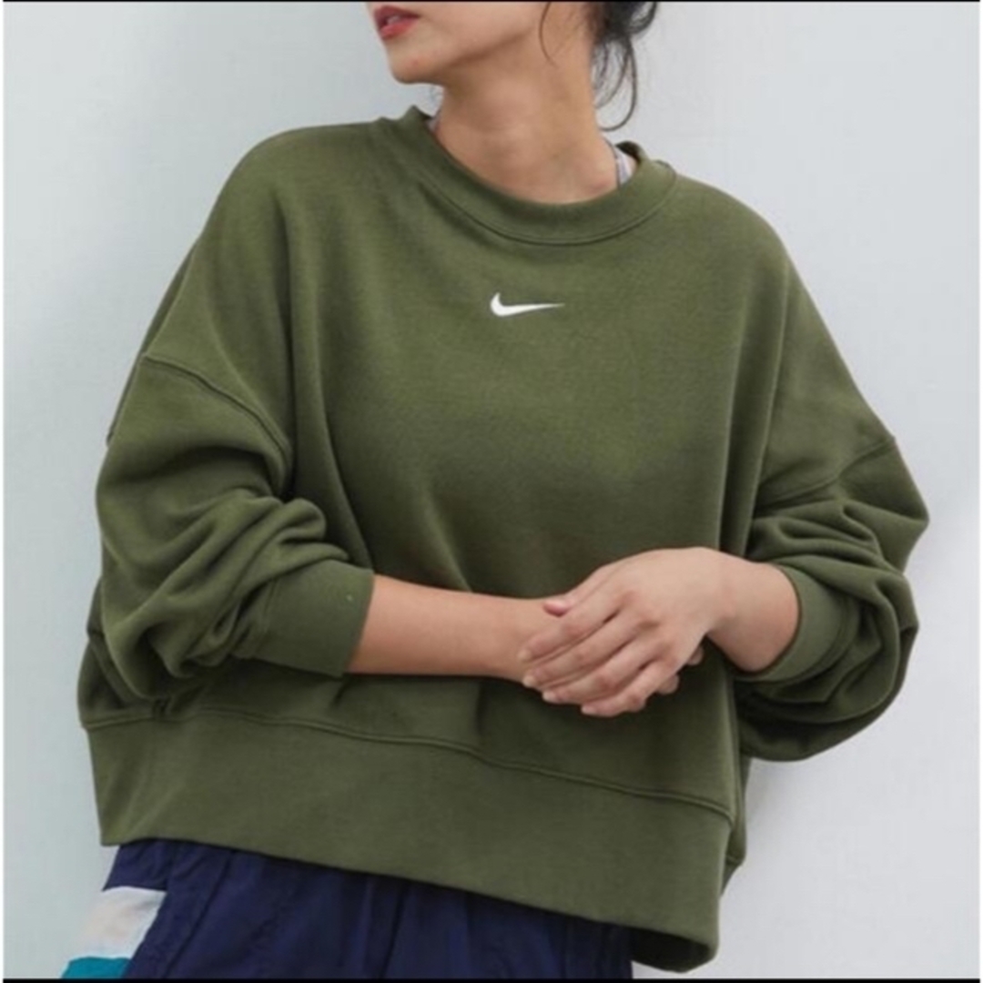 NIKE(ナイキ)の完売品　NIKE  エッセンシャル オーバーサイズド フリース クルー  レディースのトップス(トレーナー/スウェット)の商品写真