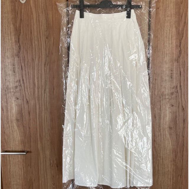 Drawer(ドゥロワー)のがべちゃん様専用 新品未使用 MACHATT デニムタックスカート ホワイト レディースのスカート(ロングスカート)の商品写真