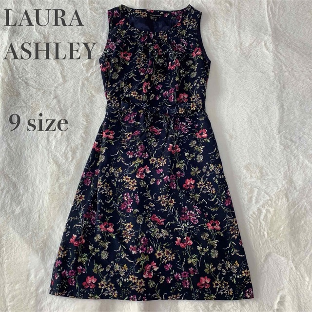 LAURA ASHLEY(ローラアシュレイ)のローラアシュレイ 花柄 ノースリーブ 膝丈 ワンピース 紐ベルト レディースのワンピース(ひざ丈ワンピース)の商品写真