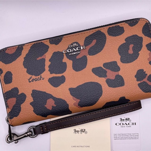 COACH(コーチ)の新品　COACH長財布　コーチ　長財布　レディース メンズ レオパード　ヒョウ柄 レディースのファッション小物(財布)の商品写真