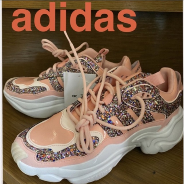 adidas(アディダス)のadidas 限定スニーカー レディースの靴/シューズ(スニーカー)の商品写真