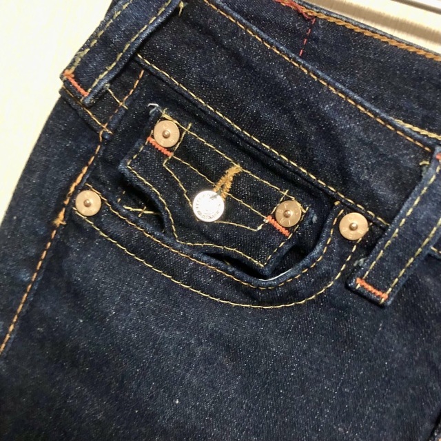 True Religion(トゥルーレリジョン)のTRUE RELIGION［JULIE］ダークウォッシュローライズジーンズ レディースのパンツ(デニム/ジーンズ)の商品写真