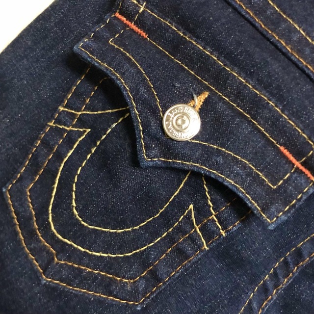 True Religion(トゥルーレリジョン)のTRUE RELIGION［JULIE］ダークウォッシュローライズジーンズ レディースのパンツ(デニム/ジーンズ)の商品写真