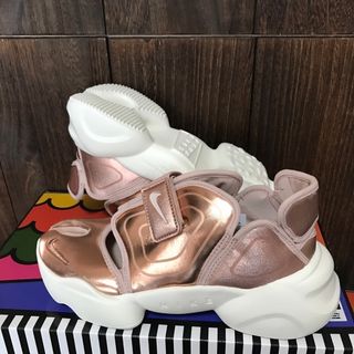 NIKE - 入手困難✨早いもの勝ち‼️ナイキ✨アクアリフト✨メタリック