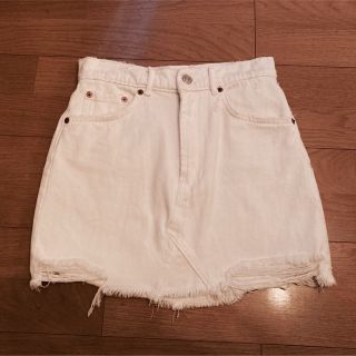 ザラ(ZARA)のホワイト　デニム　ミニスカート(ミニスカート)