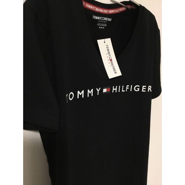 TOMMY HILFIGER(トミーヒルフィガー)の新品 Tommy Hilfigerトミー　ヒルフィガー　レディース　ロゴTシャツ レディースのトップス(Tシャツ(半袖/袖なし))の商品写真