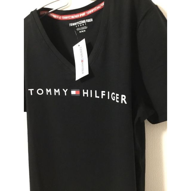 TOMMY HILFIGER(トミーヒルフィガー)の新品 Tommy Hilfigerトミー　ヒルフィガー　レディース　ロゴTシャツ レディースのトップス(Tシャツ(半袖/袖なし))の商品写真