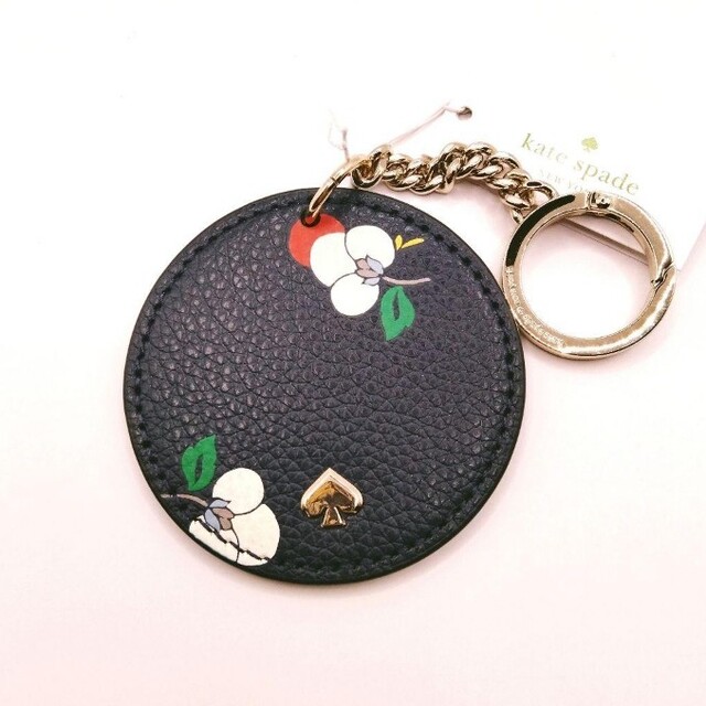 kate spade new york(ケイトスペードニューヨーク)のレア！新品未使用タグ付♠kate spade　サークルレザー キーリング レディースのファッション小物(キーホルダー)の商品写真