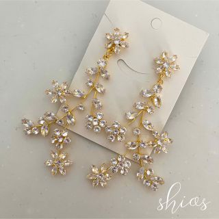 ピアス　フラワー　クリスタル　ゴールド　ブライダル　ウェディング　結婚式　新品(ピアス)