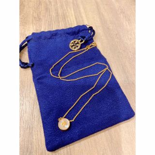 トリーバーチ(Tory Burch)の【特別特価！！】トリーバーチ　キラエナメル　ペンダント　ネックレス　シェル(ネックレス)