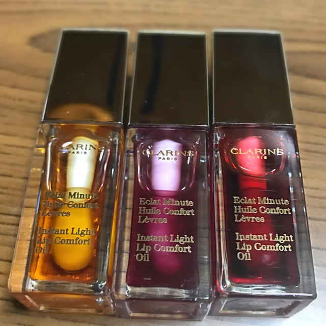 CLARINS(クラランス)のクラランス リップオイル3色セット コスメ/美容のベースメイク/化粧品(リップグロス)の商品写真