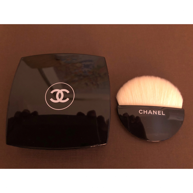 CHANEL(シャネル)のCHANEL　シャネル　プードゥル ルミエール　40　ホワイト　オパール コスメ/美容のベースメイク/化粧品(フェイスパウダー)の商品写真