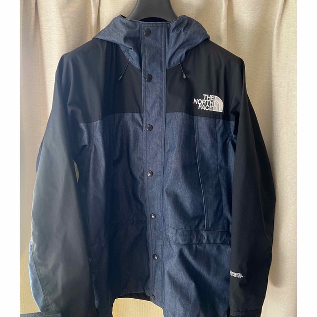 THE NORTH FACE(ザノースフェイス)のノースフェイス　マウンテンライトジャケット　デニム　サイズM メンズのジャケット/アウター(マウンテンパーカー)の商品写真