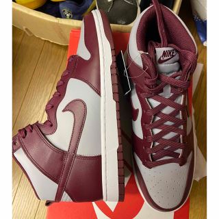 ナイキ(NIKE)の新品!NIKE DUNK HI 28.5 エンジ／グレー(スニーカー)