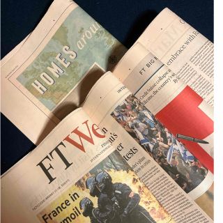 英字新聞FT サーモンピンク色　　　　　　　　　18頁(見開き4枚＋半裁1枚)(印刷物)