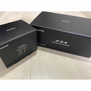 フジフイルム(富士フイルム)のX-E4 xc15-45レンズキット、xf27mmf2.8rwr（おまけ付き）(ミラーレス一眼)