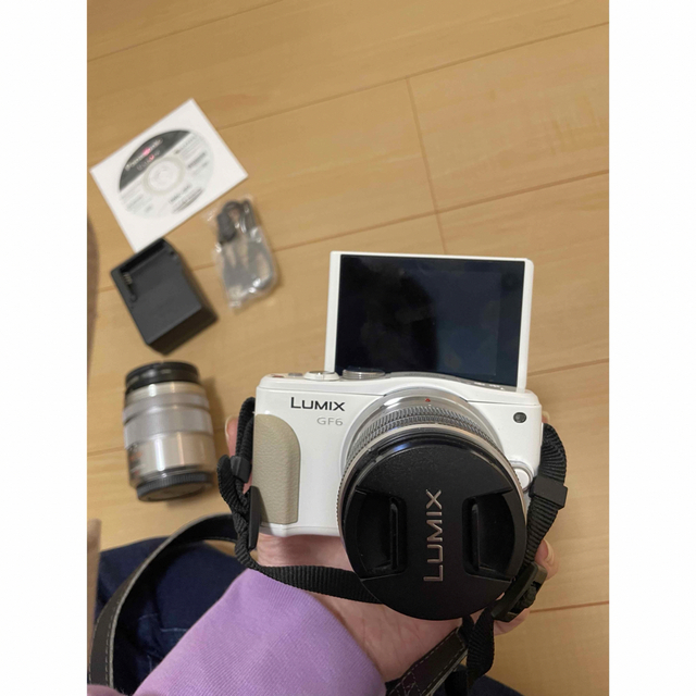 LUMIX ミラーレス一眼レフ 白 LUMIX ミラーレス一眼レフ 白