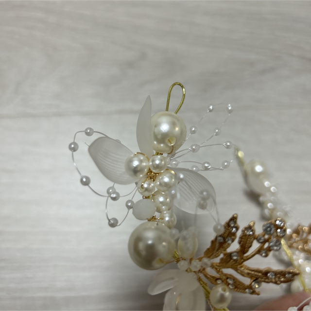 パール ヘアアクセサリー カチューシャ ビーズ ウェディング 髪飾り 結婚式 レディースのヘアアクセサリー(カチューシャ)の商品写真