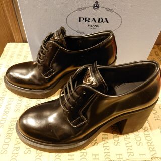 PRADA - PRADA 新作 レースアップ ３角ロゴ レザーシューズの通販 by