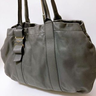 サルヴァトーレフェラガモ(Salvatore Ferragamo)の美品　フェラガモ Salvatore Ferragamo 肩掛け　ハンドバッグ(ハンドバッグ)