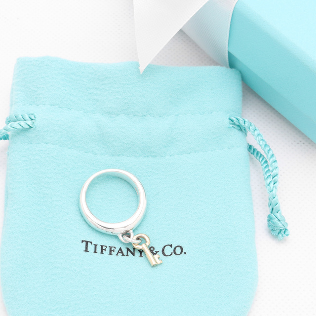 Tiffany & Co.(ティファニー)の【新品仕上】TIFFANY&Co. キーチャーム リング AG925 AU750 レディースのアクセサリー(リング(指輪))の商品写真