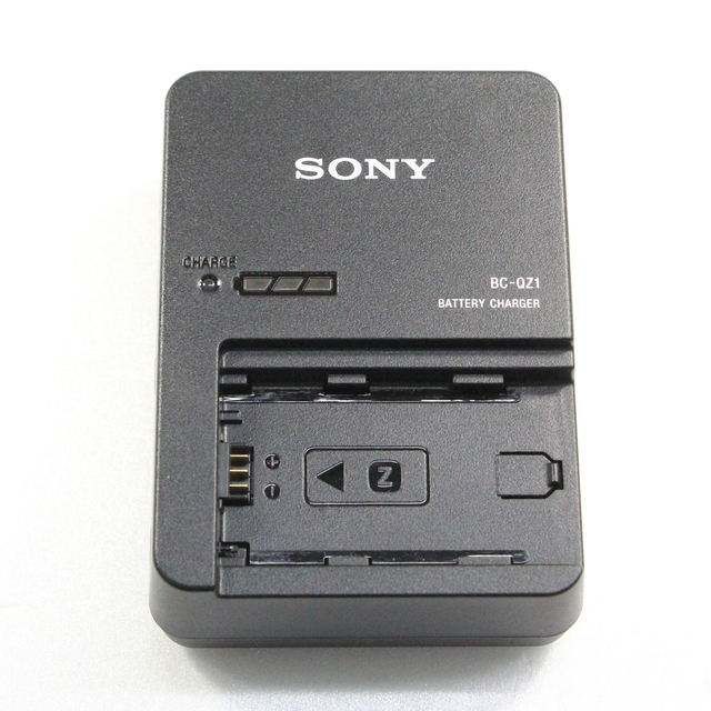 SONY(ソニー)のSONY (ソニー) バッテリーチャージャー BC-QZ1 スマホ/家電/カメラのスマートフォン/携帯電話(バッテリー/充電器)の商品写真
