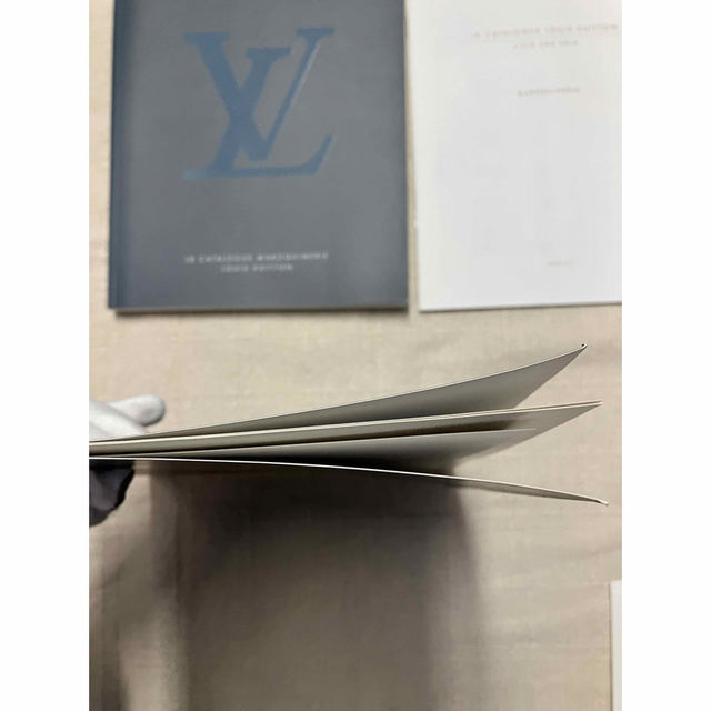 LOUIS VUITTON(ルイヴィトン)のLOUIS VUITTON 製品カタログ　万年筆カタログ　値段表 エンタメ/ホビーの雑誌(ファッション)の商品写真