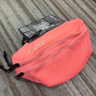 ジャンスポーツ(JANSPORT)のJANSPORT レディース　ショルダー　恋するピンクでフェスガチ踊り(ショルダーバッグ)