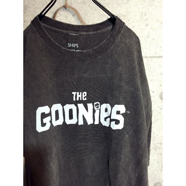 SHIPS(シップス)のSHIPS【公式】Goonies グーニーズ ★ ヴィンテージ加工Tシャツ メンズのトップス(Tシャツ/カットソー(半袖/袖なし))の商品写真