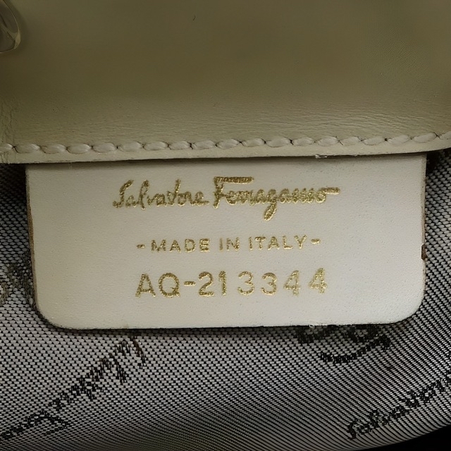 Salvatore Ferragamo(サルヴァトーレフェラガモ)の【美品】希少　フェラガモ　巾着　リュック　　レザー×キャンバス　☆匿名配送☆ レディースのバッグ(リュック/バックパック)の商品写真