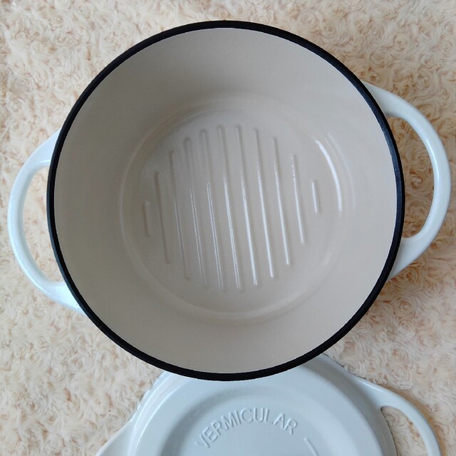Vermicular☆バーミキュラ 22㎝☆OVEN POT ROUND 白-