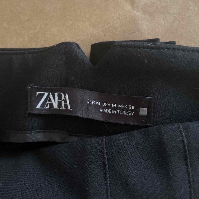 ZARA(ザラ)のZARA ハイウエストパンツ　M ブラック レディースのパンツ(カジュアルパンツ)の商品写真