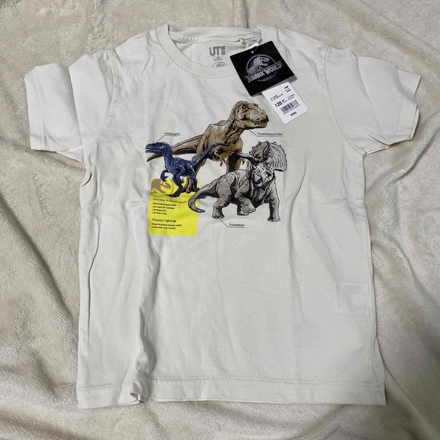 UNIQLO(ユニクロ)のUTジュラシックワールド 120 キッズ/ベビー/マタニティのキッズ服男の子用(90cm~)(Tシャツ/カットソー)の商品写真