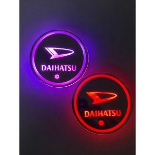 ダイハツ(ダイハツ)のDAIHATSUロゴ入り　光るLEDコースター　ドリンクコースター(車内アクセサリ)