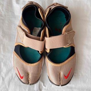 ナイキ(NIKE)のNIKE W AIR RIFT ゴールド 23cm(サンダル)