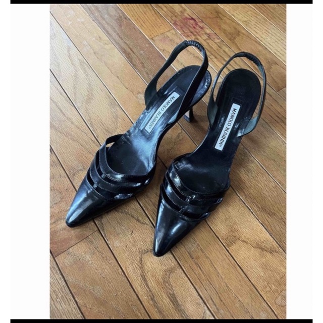 MANOLO BLAHNIK(マノロブラニク)のマノロブラニク バックストラップ ヒール サンダル レディースの靴/シューズ(ハイヒール/パンプス)の商品写真