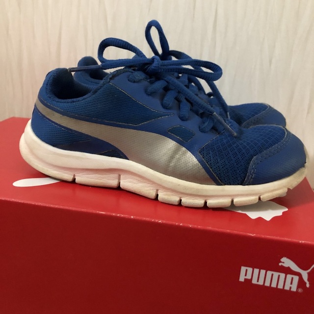 PUMA(プーマ)のPUMA スニーカー　18.0cm 青 キッズ/ベビー/マタニティのキッズ靴/シューズ(15cm~)(スニーカー)の商品写真