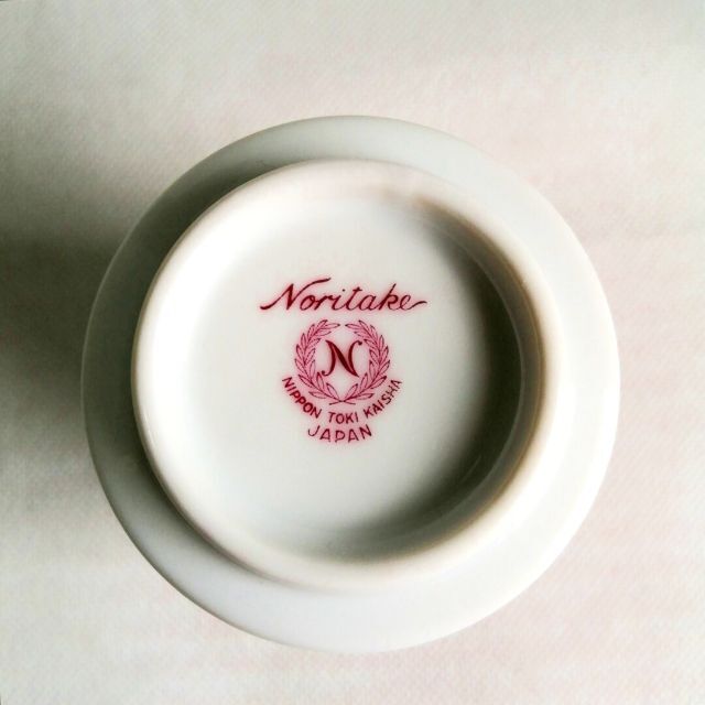 Noritake(ノリタケ)のNoritake ノリタケ　蓋付き夫婦湯呑 インテリア/住まい/日用品のキッチン/食器(食器)の商品写真