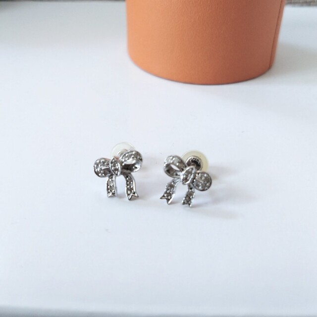 クアラントット リボンピアス - ピアス